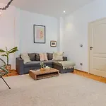 Nest Brasov-ground Floor Flat شقة