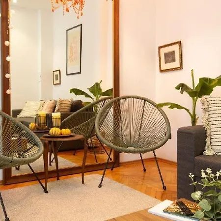 Nest Brasov-ground Floor Flat Apartman *